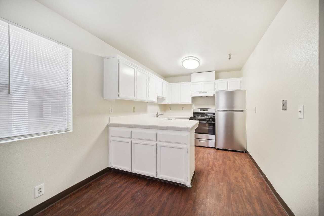 Peach Street - Photo 3 of 14