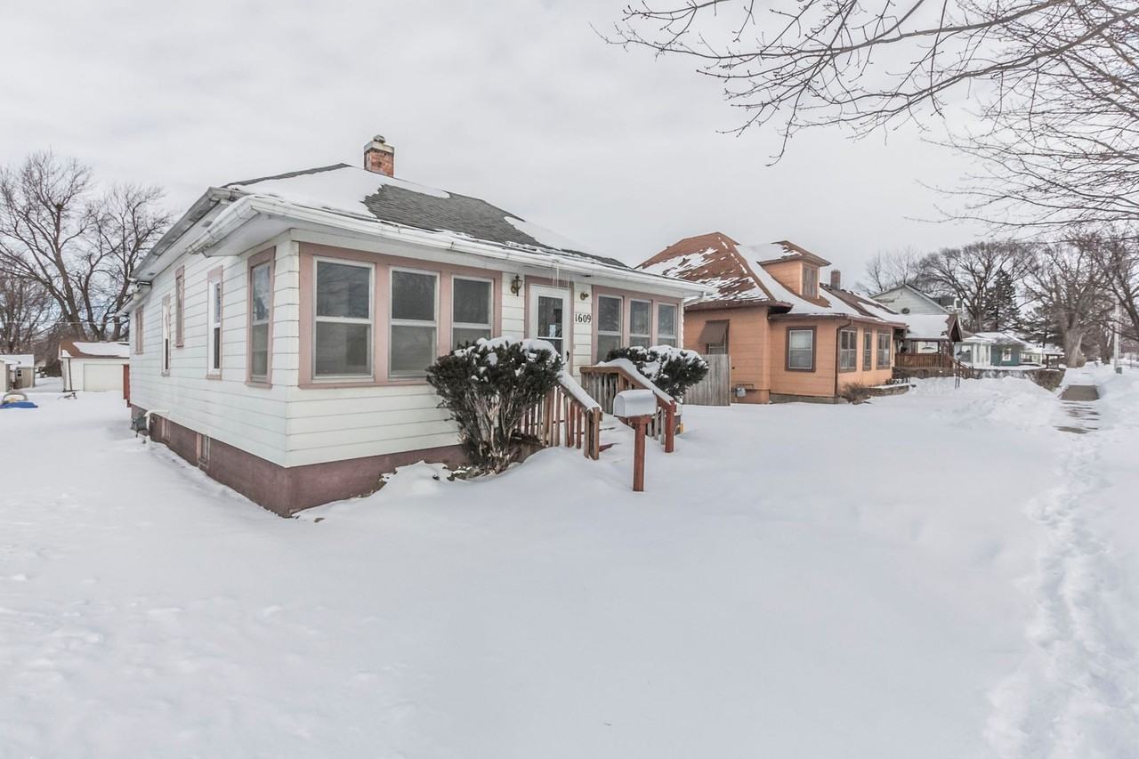 1609 2nd St - Photo 2 of 8