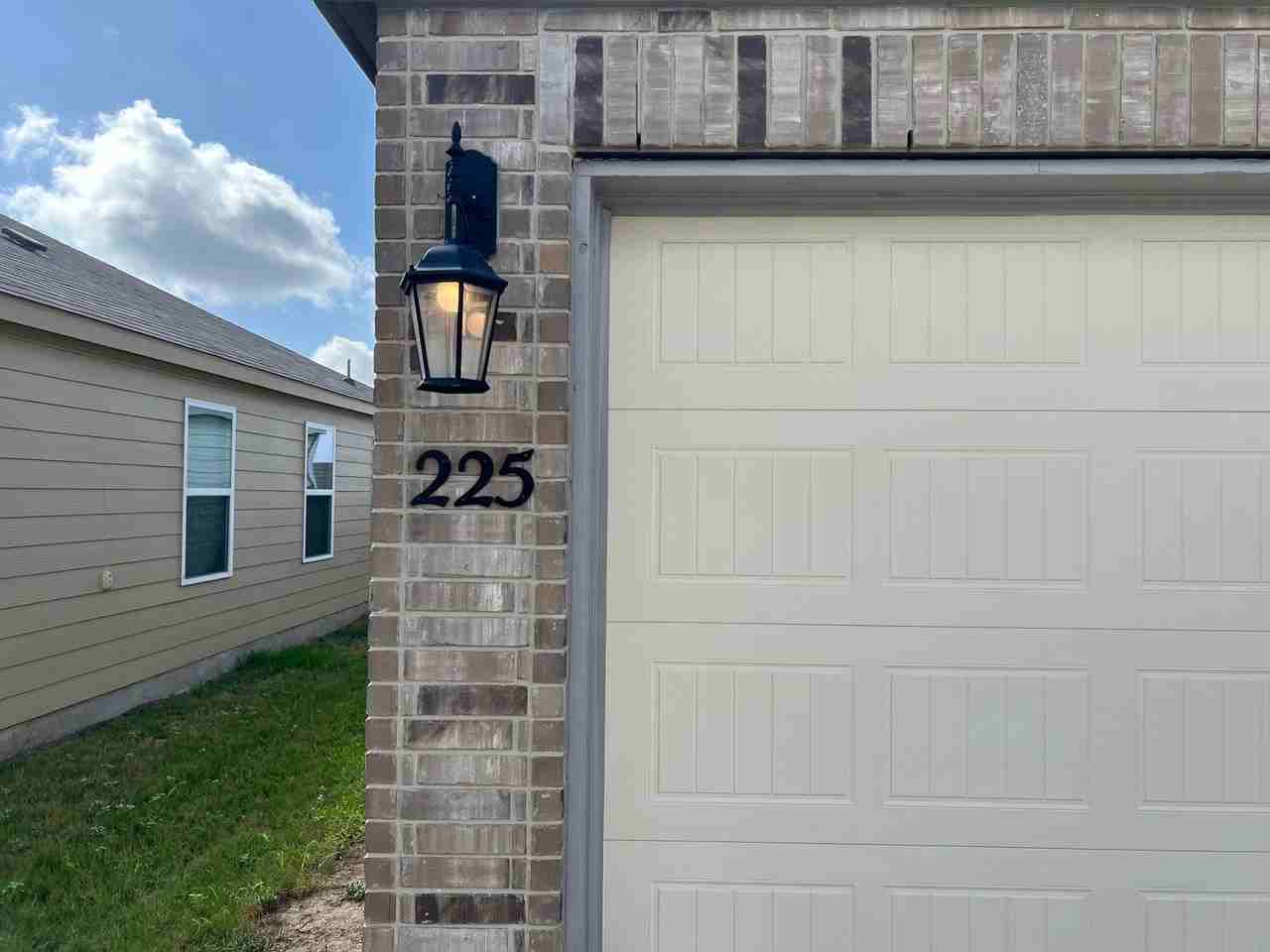 225 Mossberg Way - Photo 2 of 32