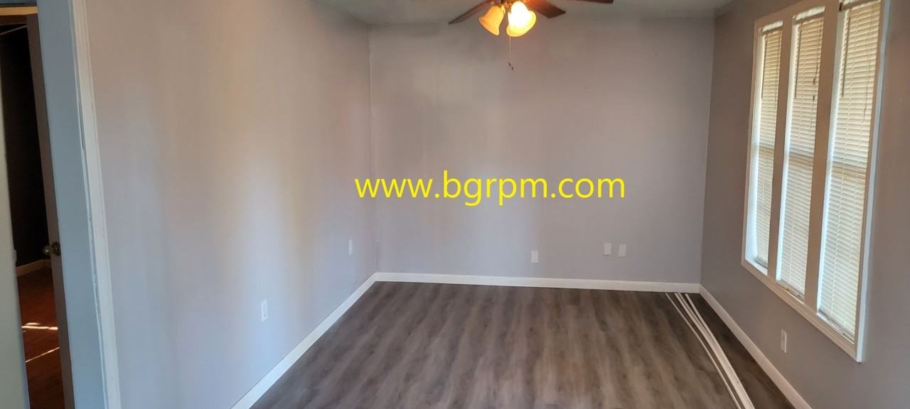 109 N Lincoln St - Photo 2 of 19