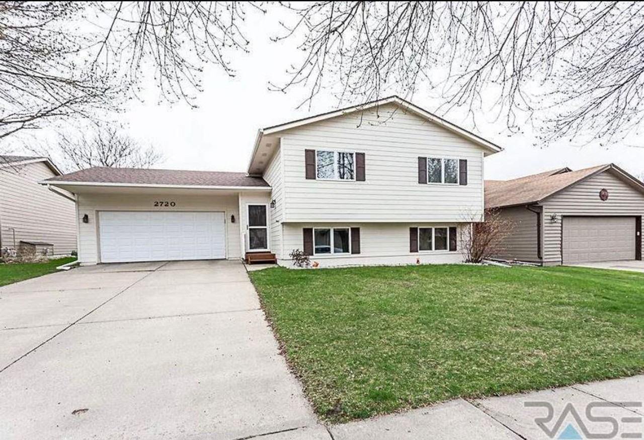 2720 S Maywood Dr - Photo 2 of 17