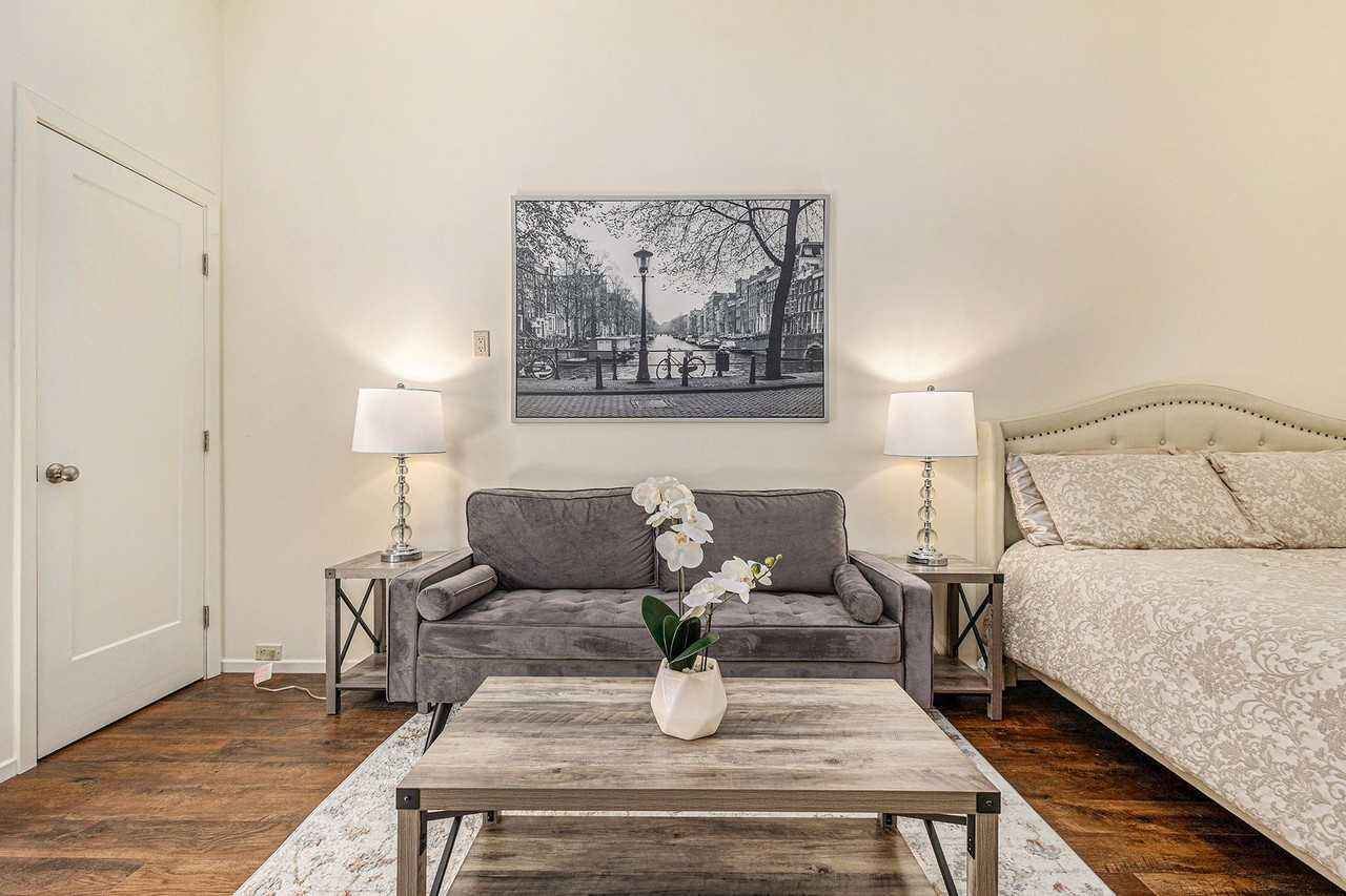 1041 Grand View Dr - Photo 3 of 14