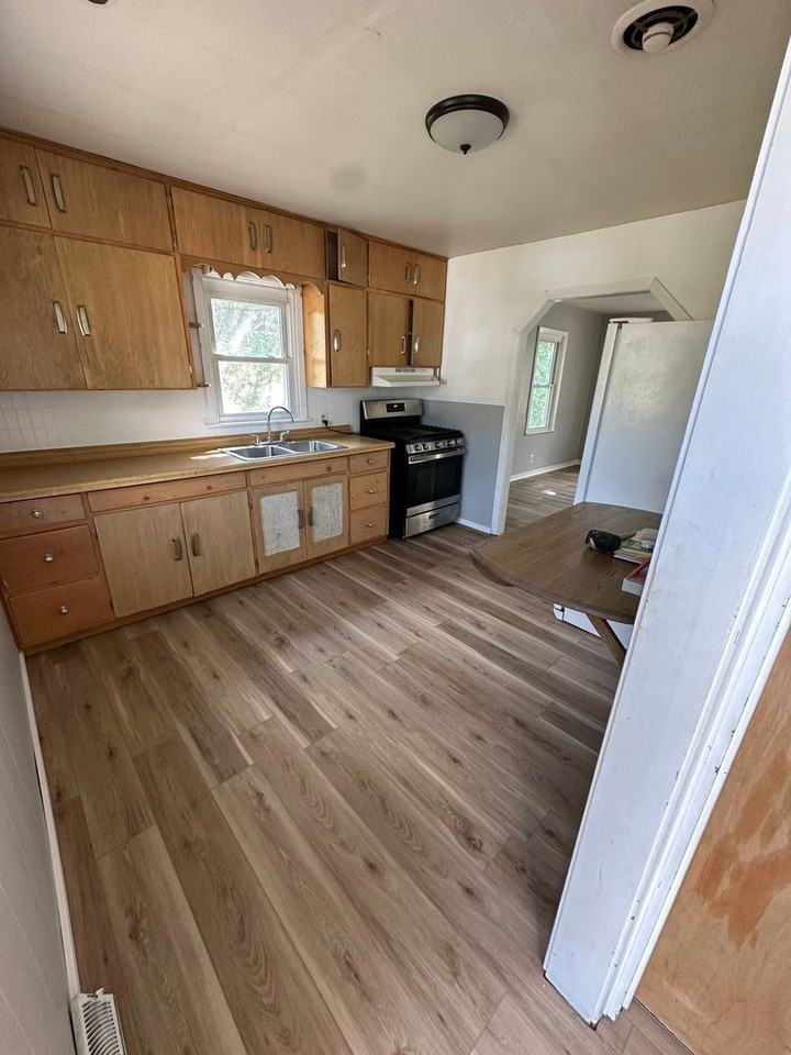 721 10th Ave - Photo 2 of 7