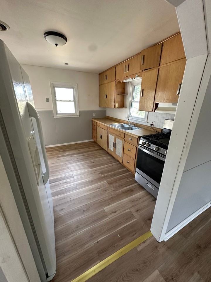 721 10th Ave - Photo 3 of 7