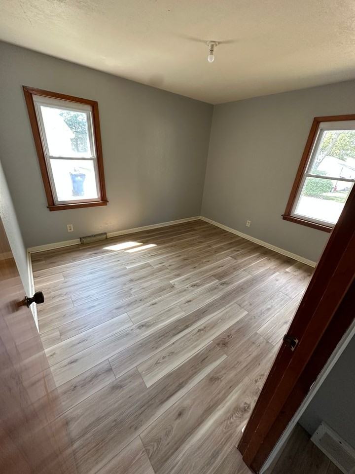 721 10th Ave - Photo 6 of 7
