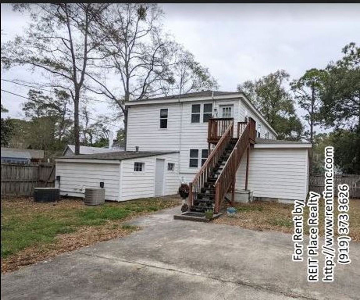 2702 Oleander Dr - Photo 2 of 16