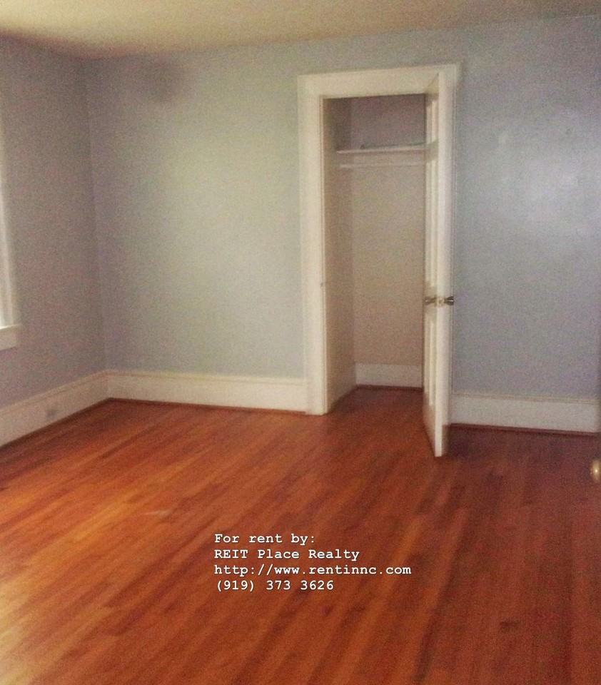 2702 Oleander Dr - Photo 3 of 16