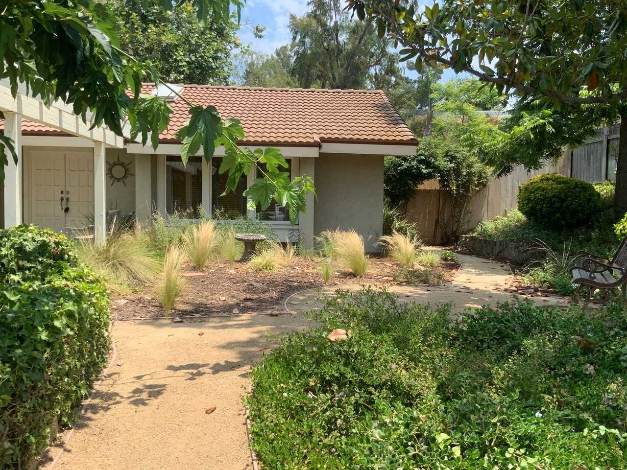 4131 Palm Tree Ct - Photo 2 of 25