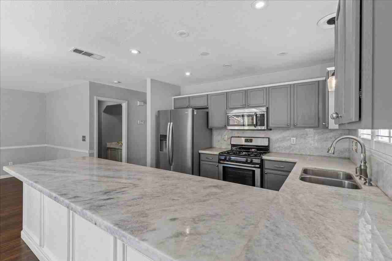 1312 Paraiso St - Photo 7 of 23