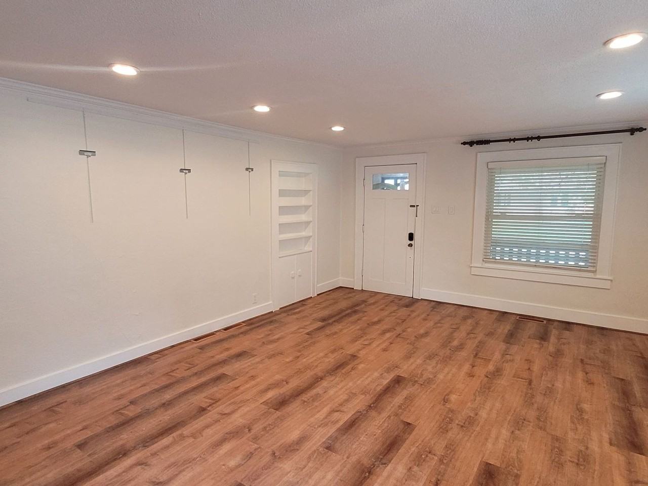 110 S Garth Ave - Photo 4 of 31