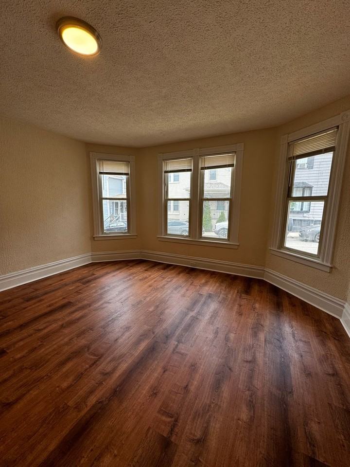 214 Brown Ave - Photo 5 of 32