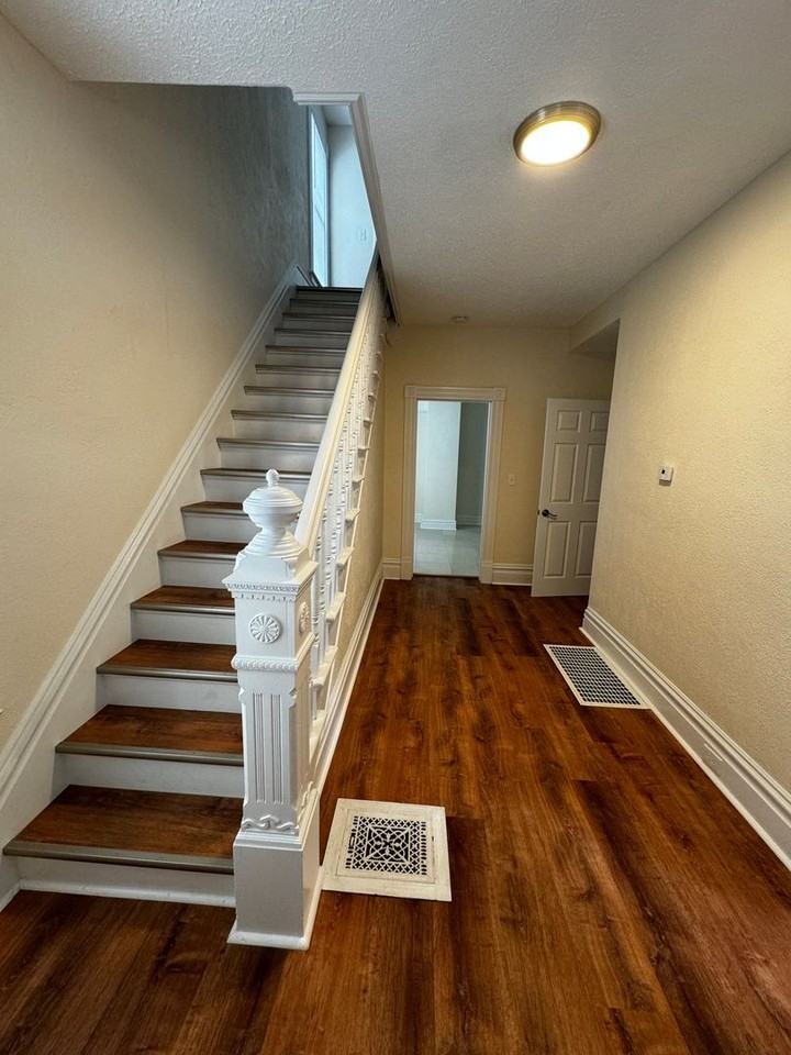 214 Brown Ave - Photo 6 of 32