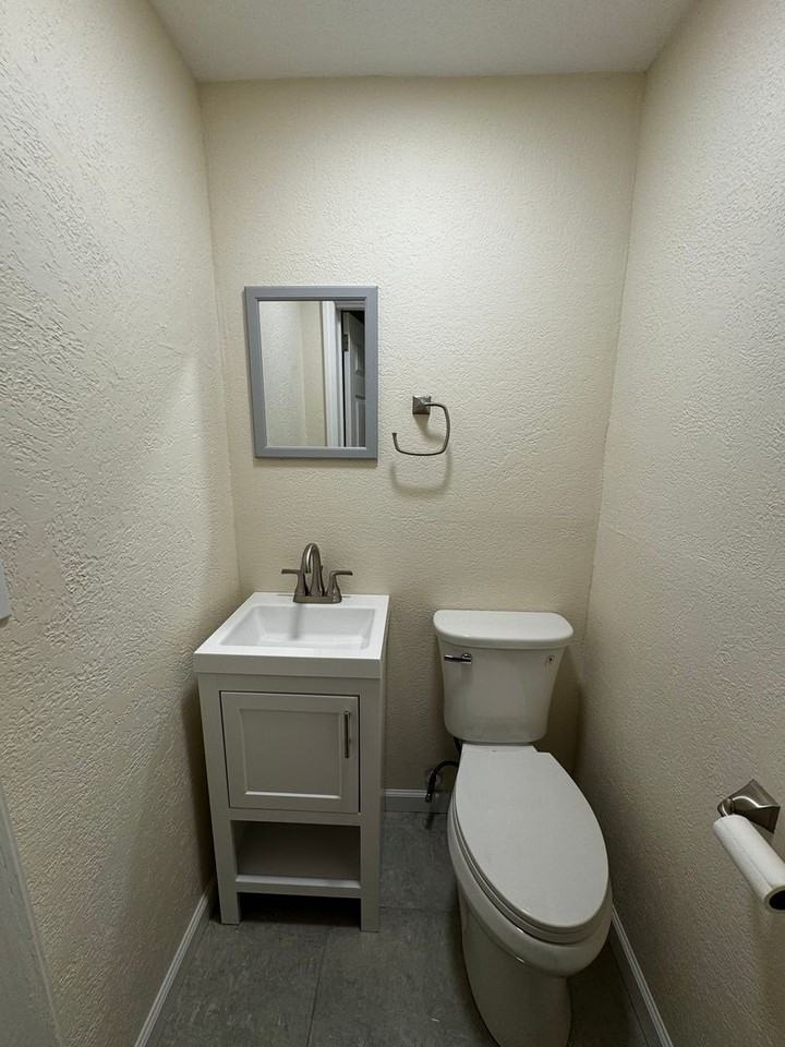 214 Brown Ave - Photo 7 of 32