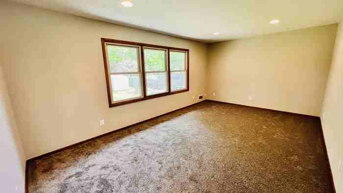 12933 Pierce St Ne - Photo 3 of 50