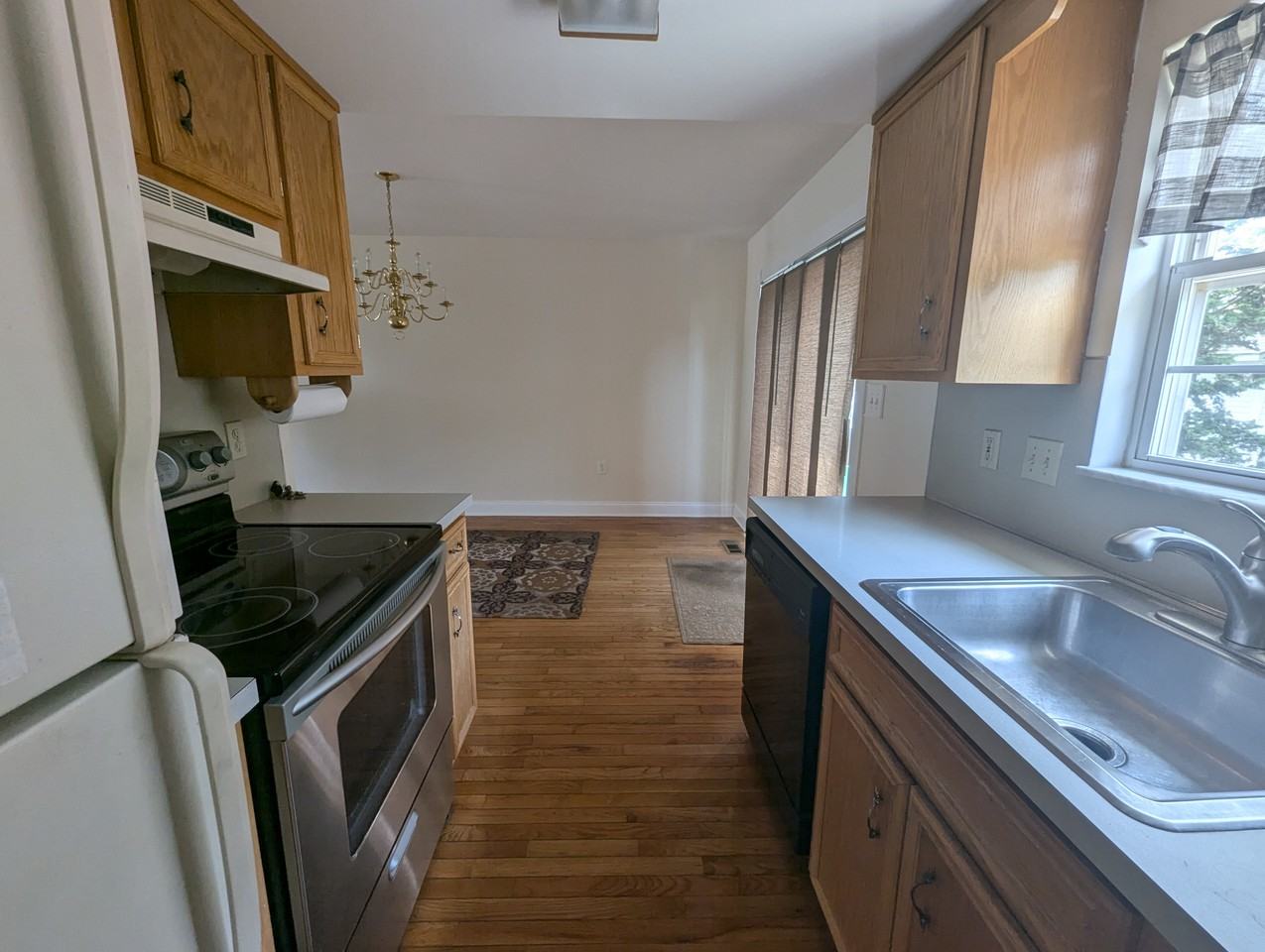 2242 W Walnut St #NA - Photo 3 of 20