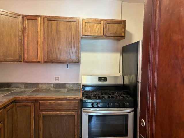 309 E Webster St - Photo 6 of 11