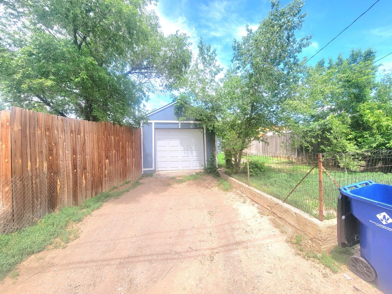 1528 W 18th St #NA - Photo 2 of 12