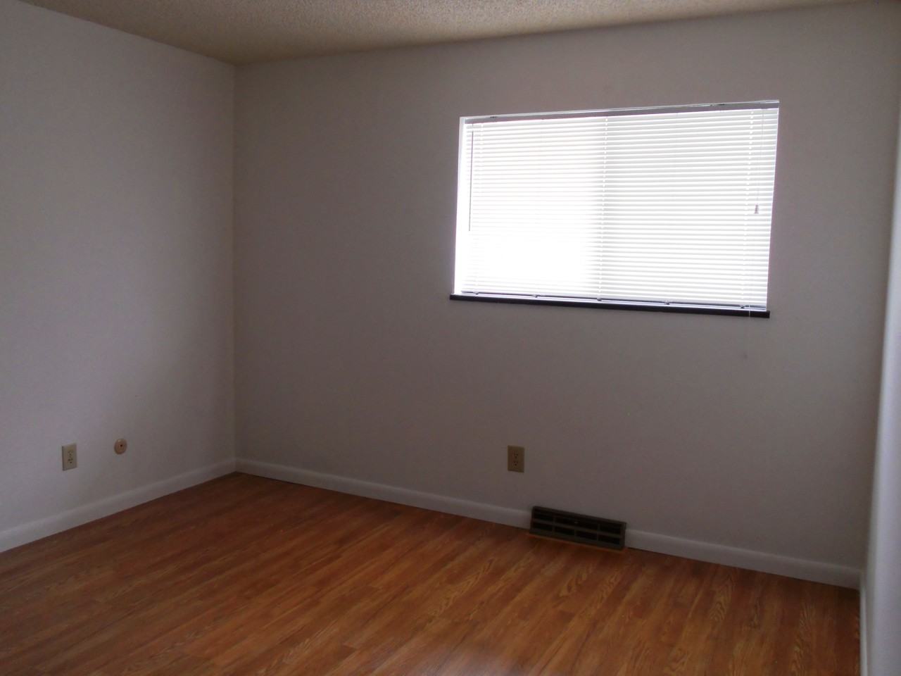 1636 Larch St #NA - Photo 2 of 5