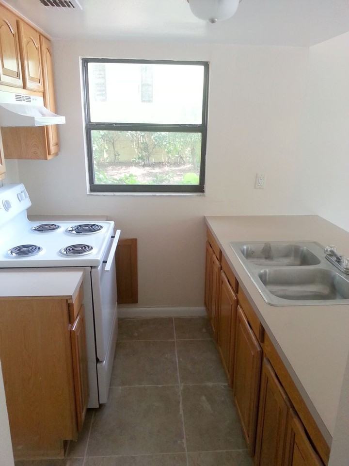 927 N Iowa Ave - Photo 6 of 6