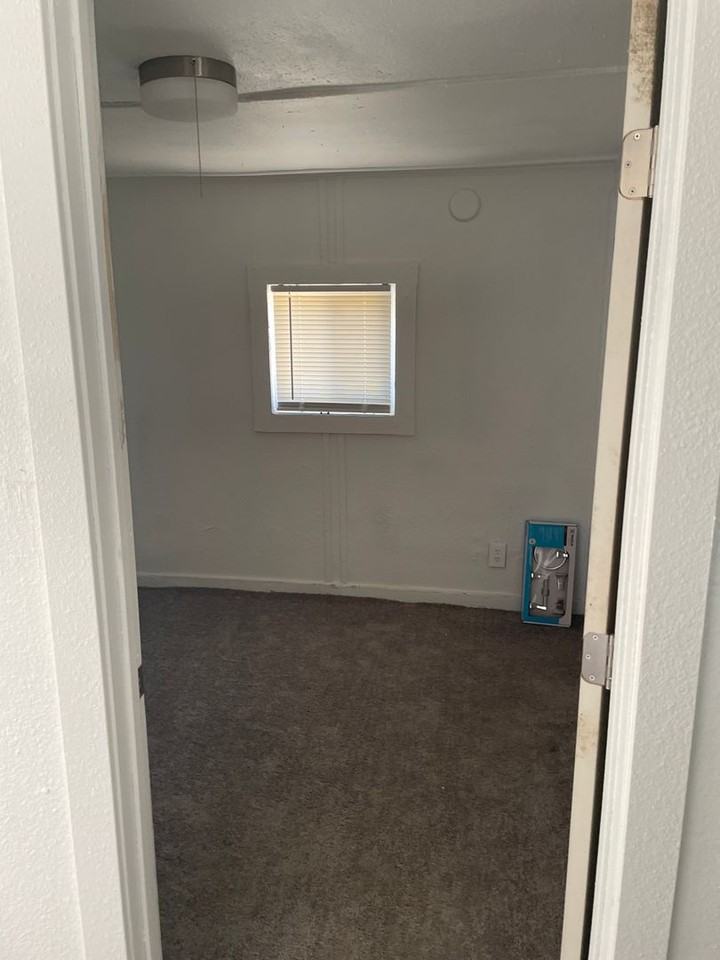 Convenient Living Awaits: Spacious Units Near Essential Amenities and Freeway Access - Photo 4 of 7