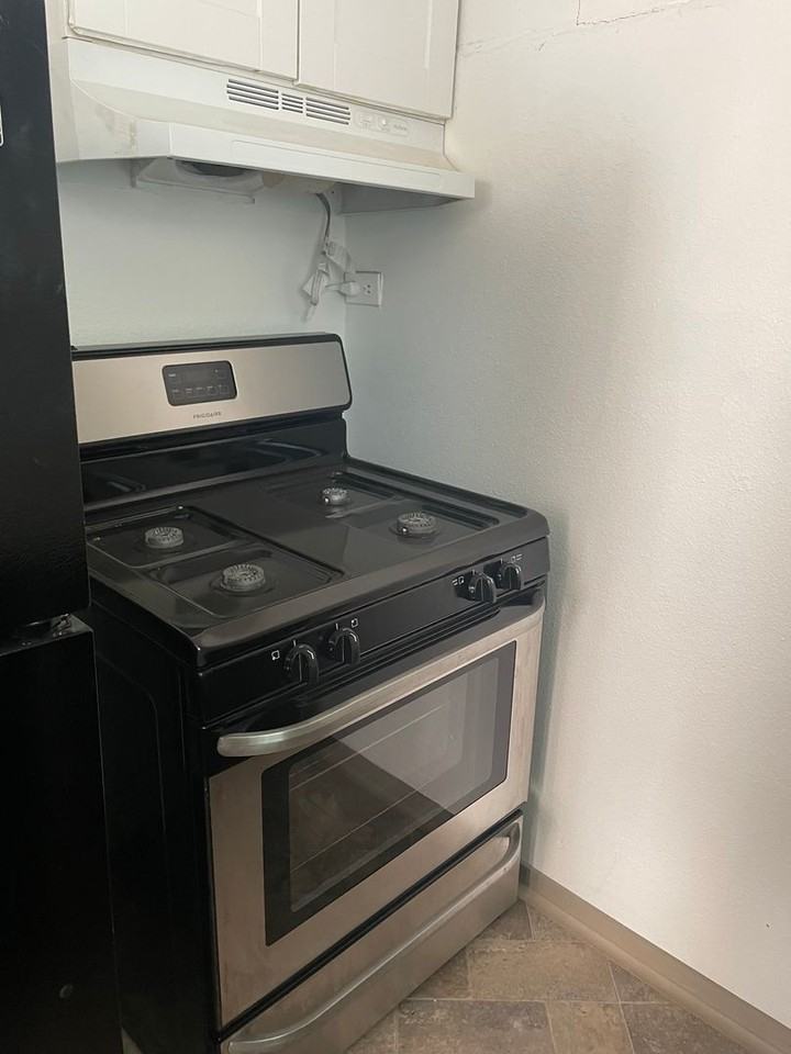 Convenient Living Awaits: Spacious Units Near Essential Amenities and Freeway Access - Photo 6 of 7