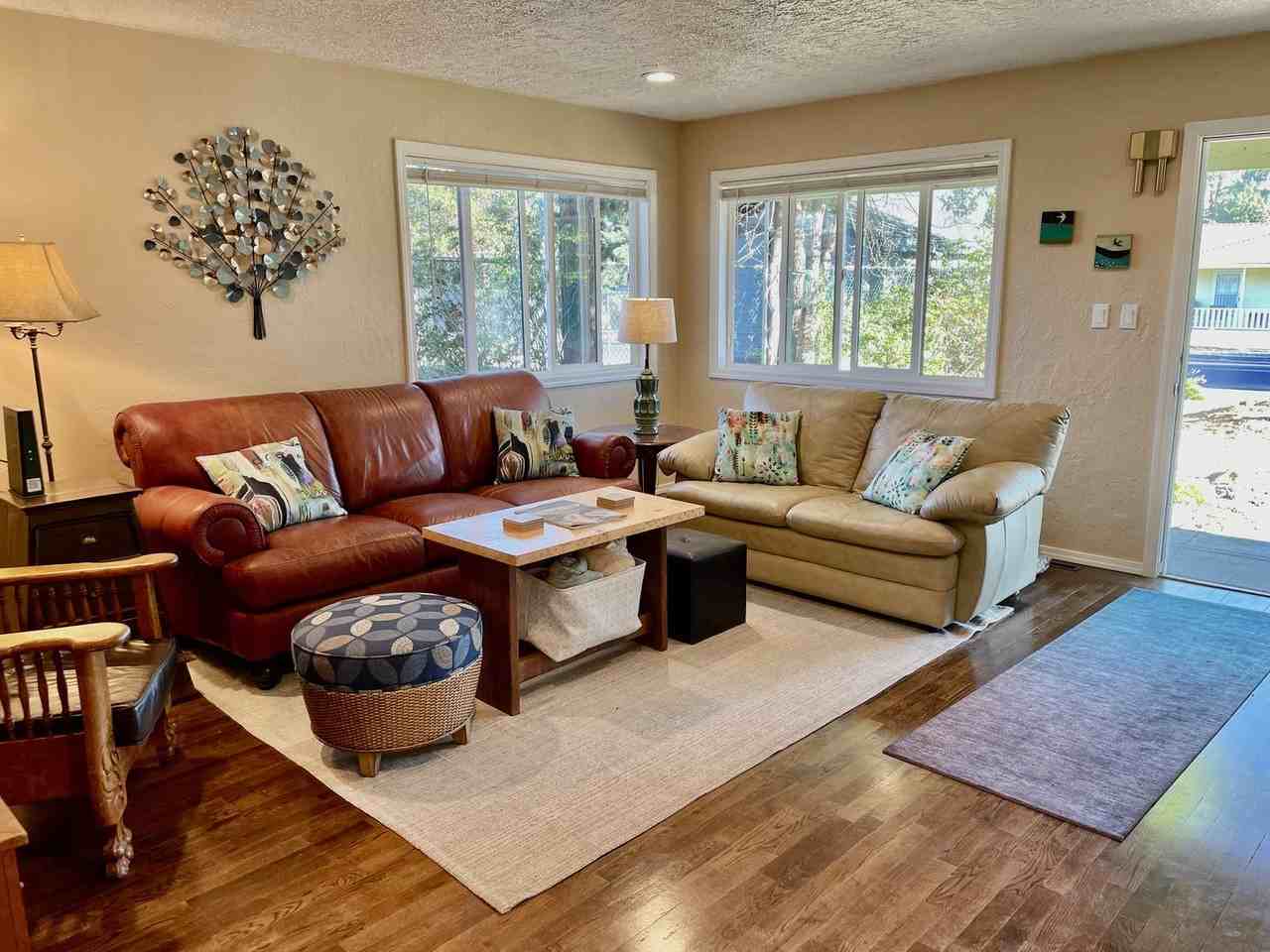 547 Ne Kearney Ave - Photo 3 of 24
