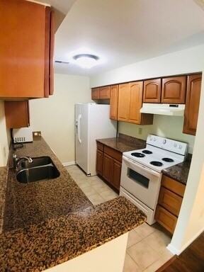 1647 Carriage House Ter #A - Photo 3 of 8