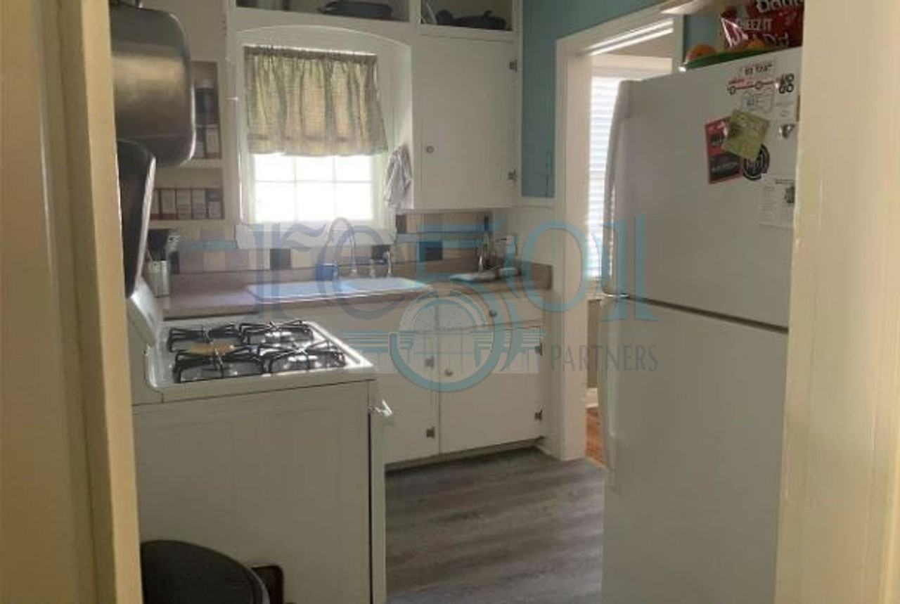 216 S Valentine St - Photo 4 of 24