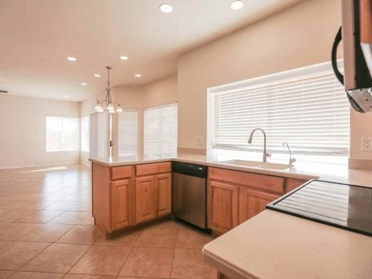 15404 S 13th Ave - Photo 2 of 20