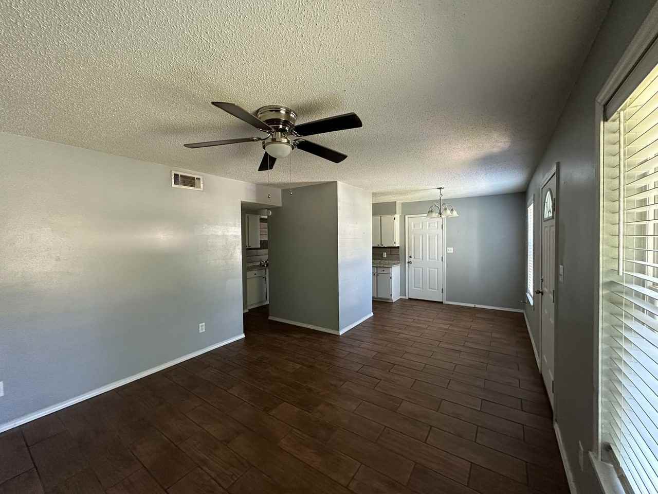 806 E 23rd St - Photo 2 of 8