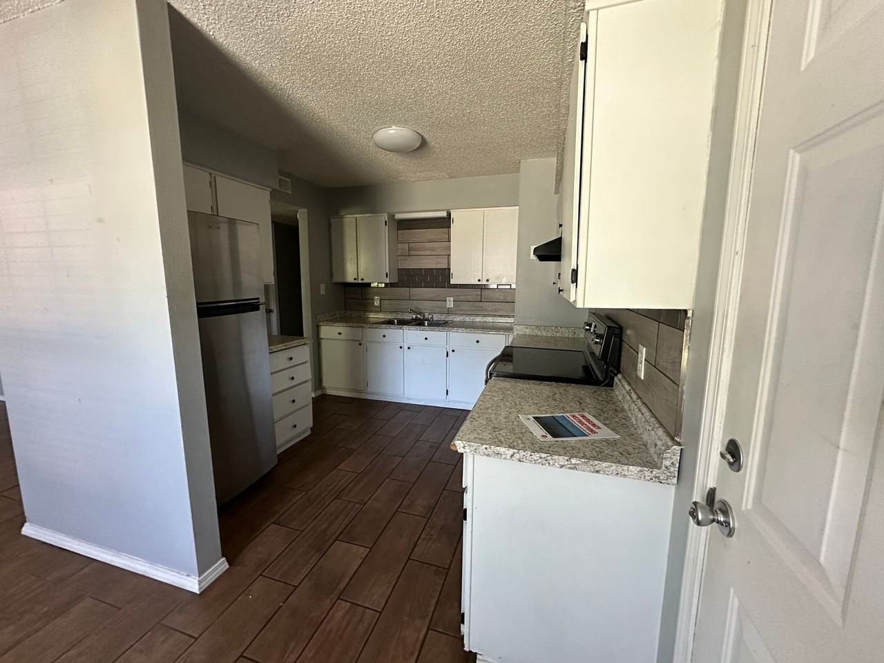 806 E 23rd St - Photo 3 of 8