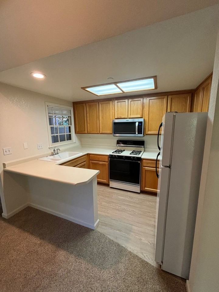 2063 Hoen Ave Unit B - Photo 3 of 9
