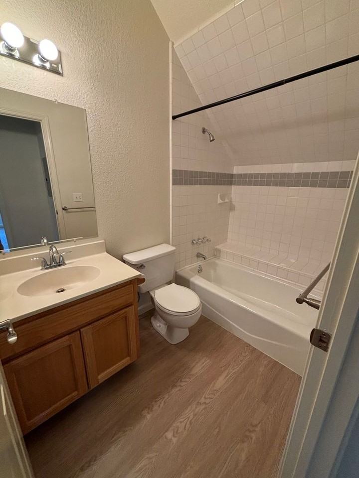 2063 Hoen Ave Unit B - Photo 5 of 9