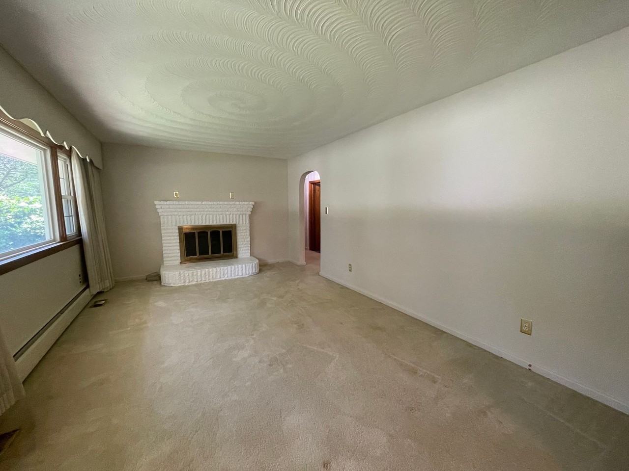 1443 Kilmer Ln - Photo 3 of 50