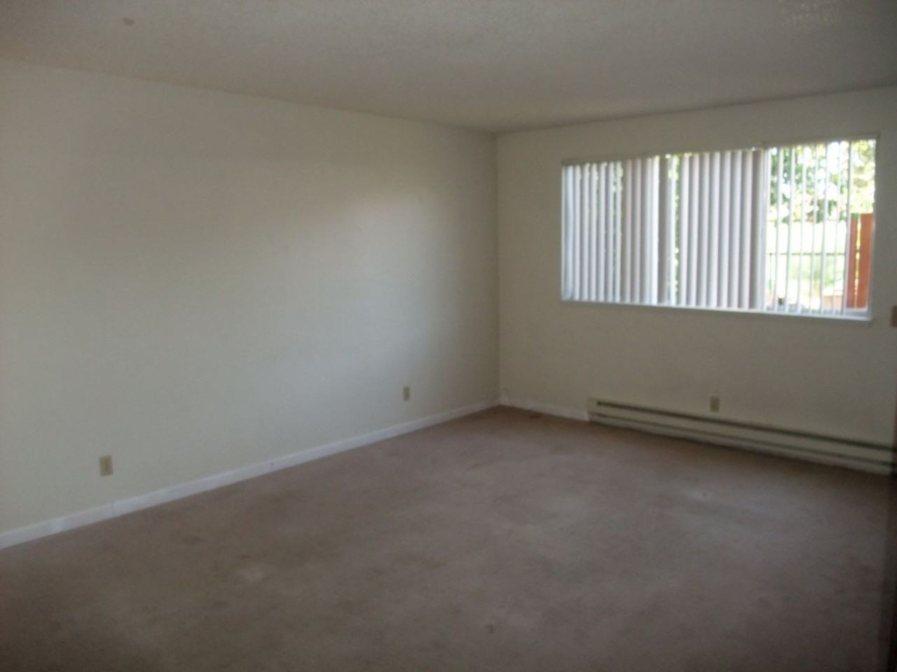 1954 Nw Hayes Ave - Photo 5 of 11