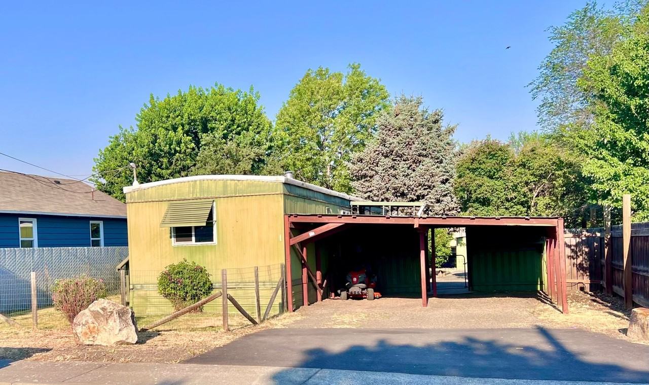 117 Se 19th St - Photo 3 of 16