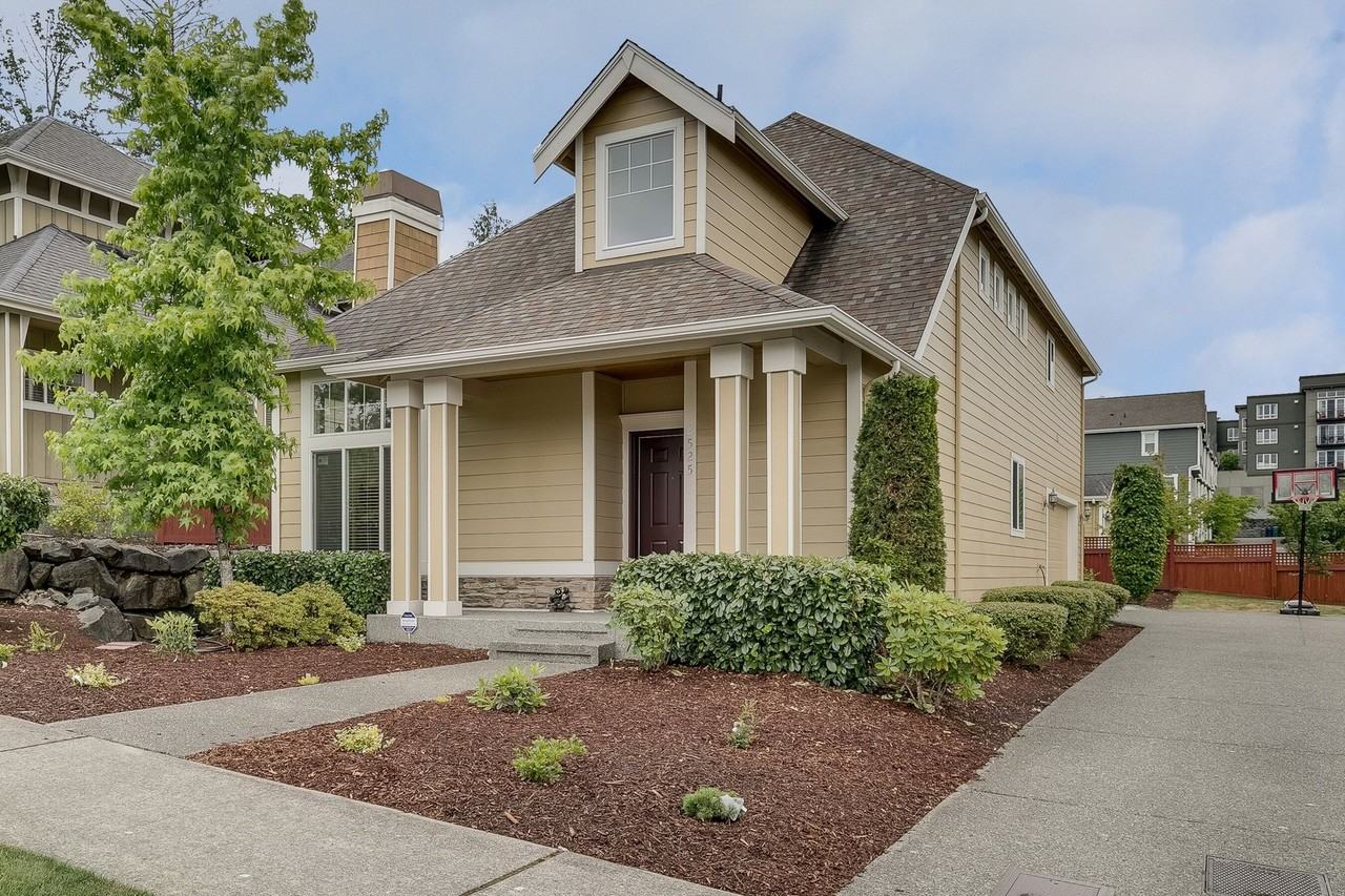 2525 Ne Larchmount St - Photo 2 of 20