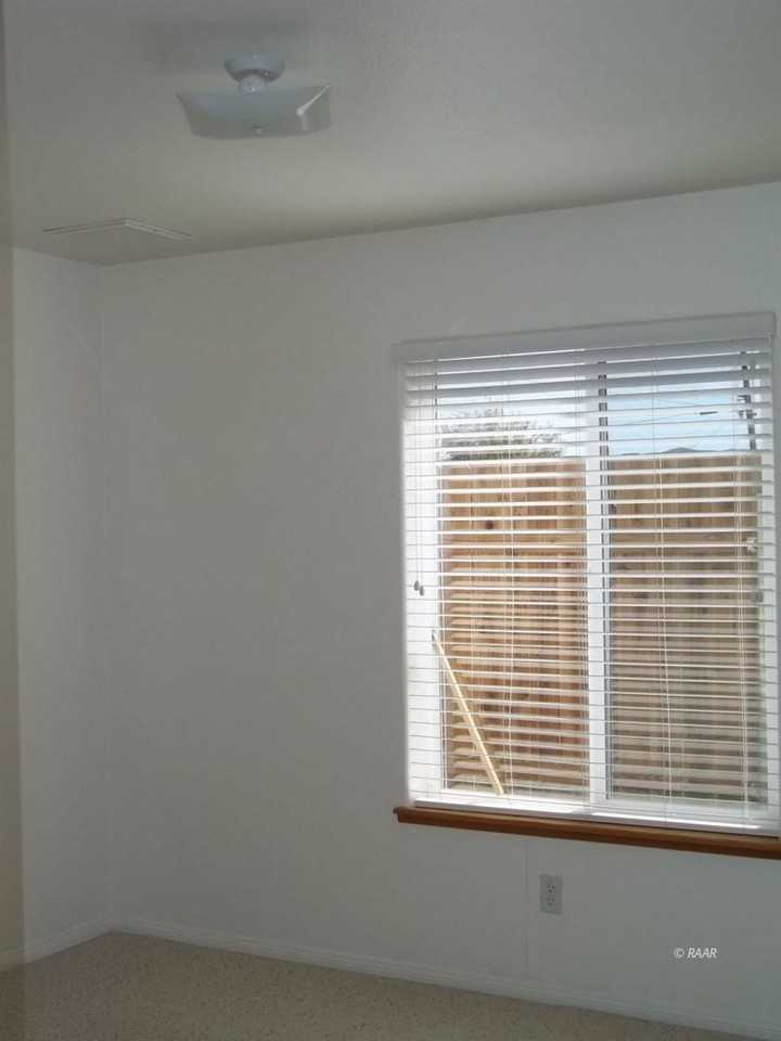 1132 Porter St - Photo 7 of 12