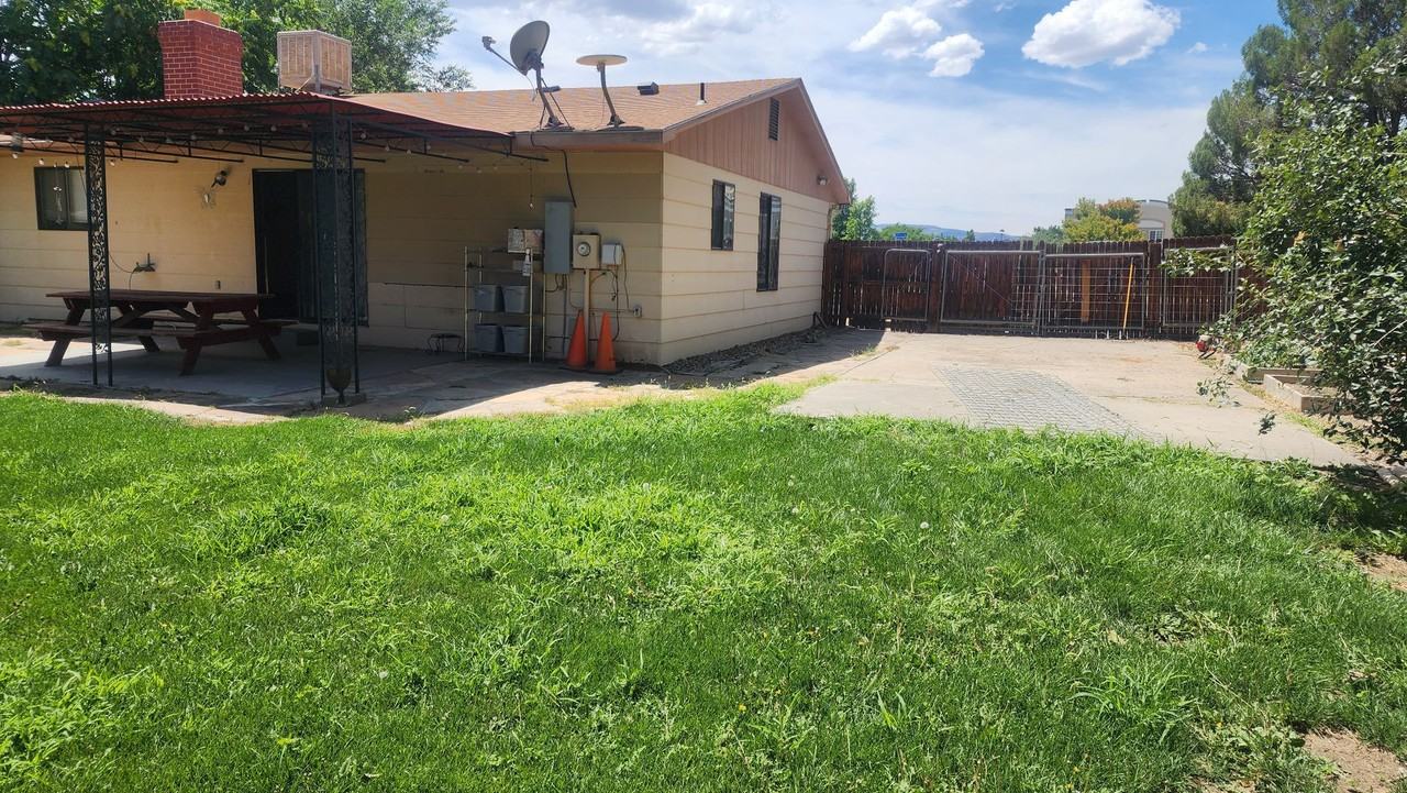 2850 27 1/2 Rd - Photo 2 of 12