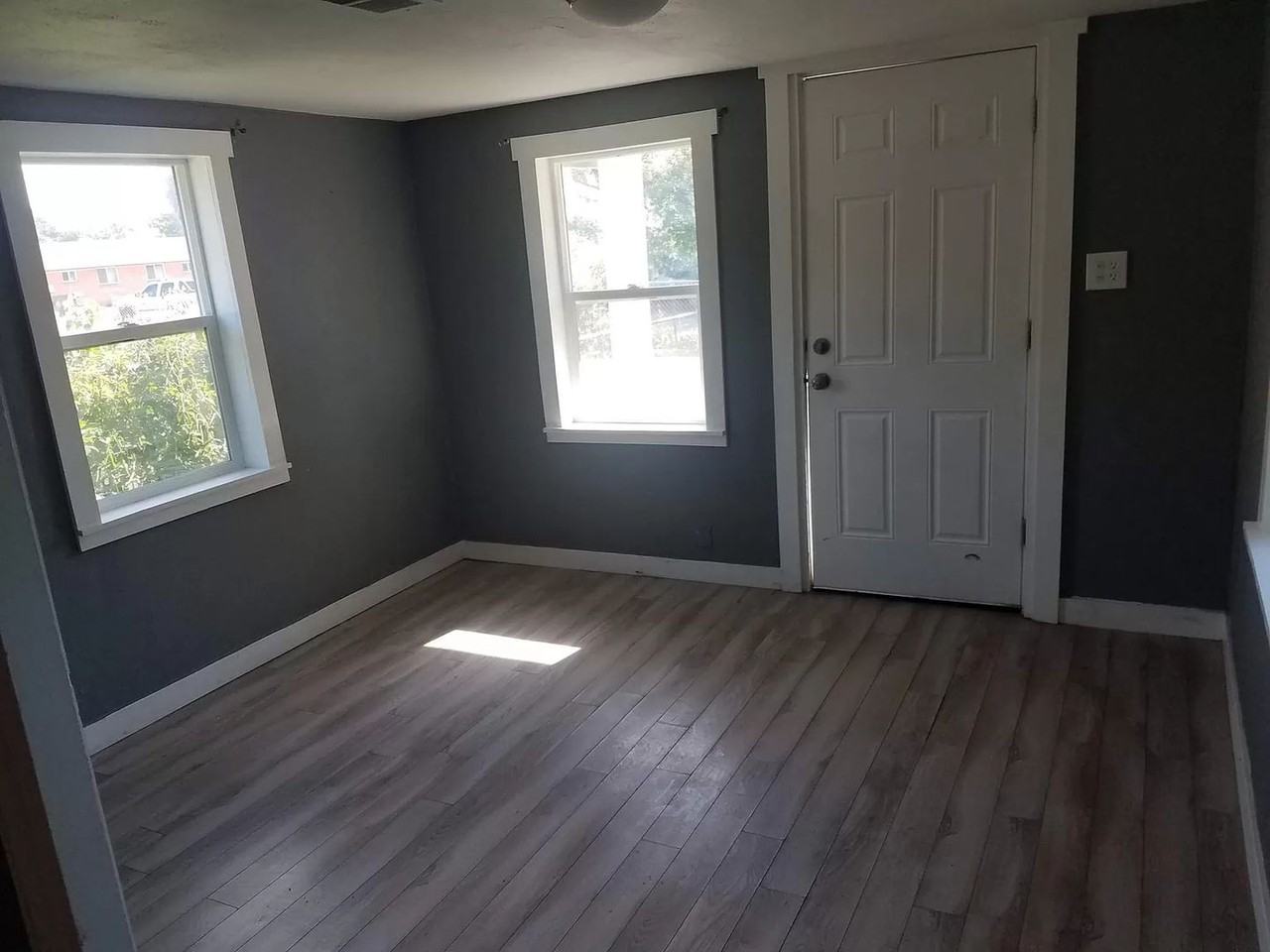 389 S Newton St - Photo 6 of 10