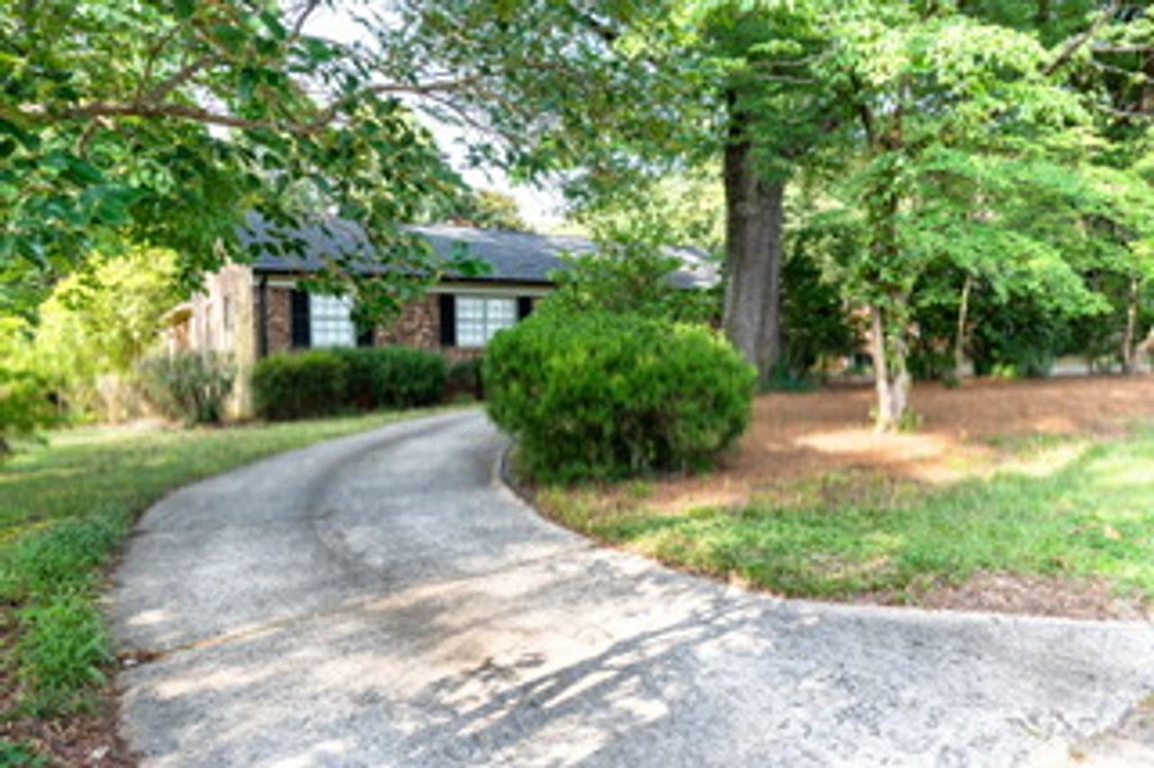 4806 Gaines Dr - Photo 2 of 24