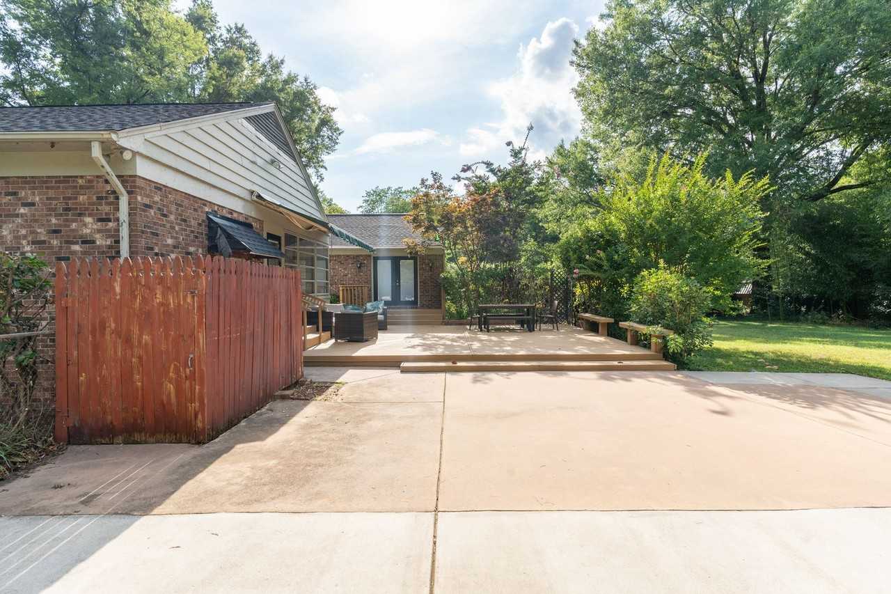 4806 Gaines Dr - Photo 3 of 24