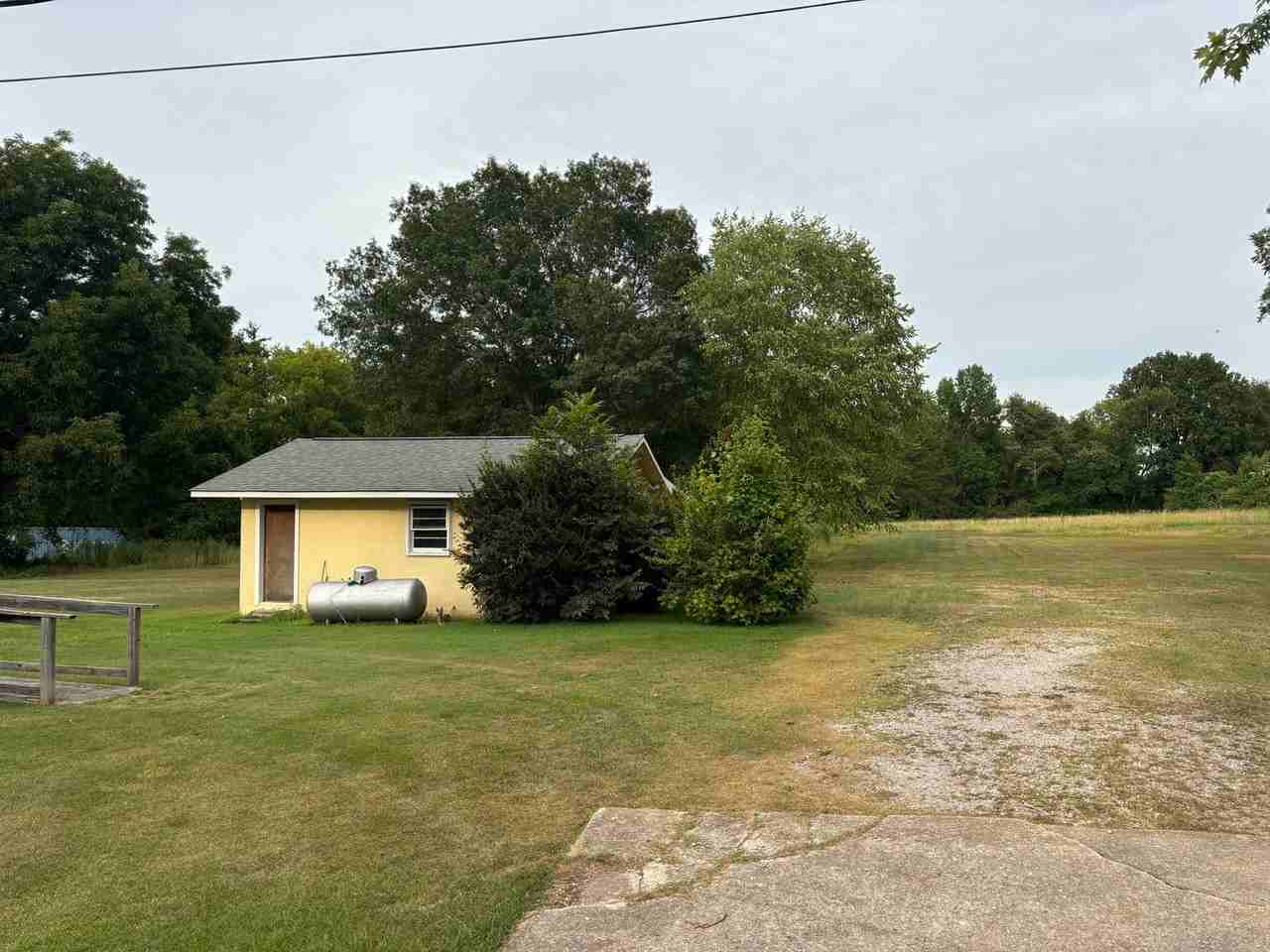 11618 Lucas Ferry Rd - Photo 3 of 5