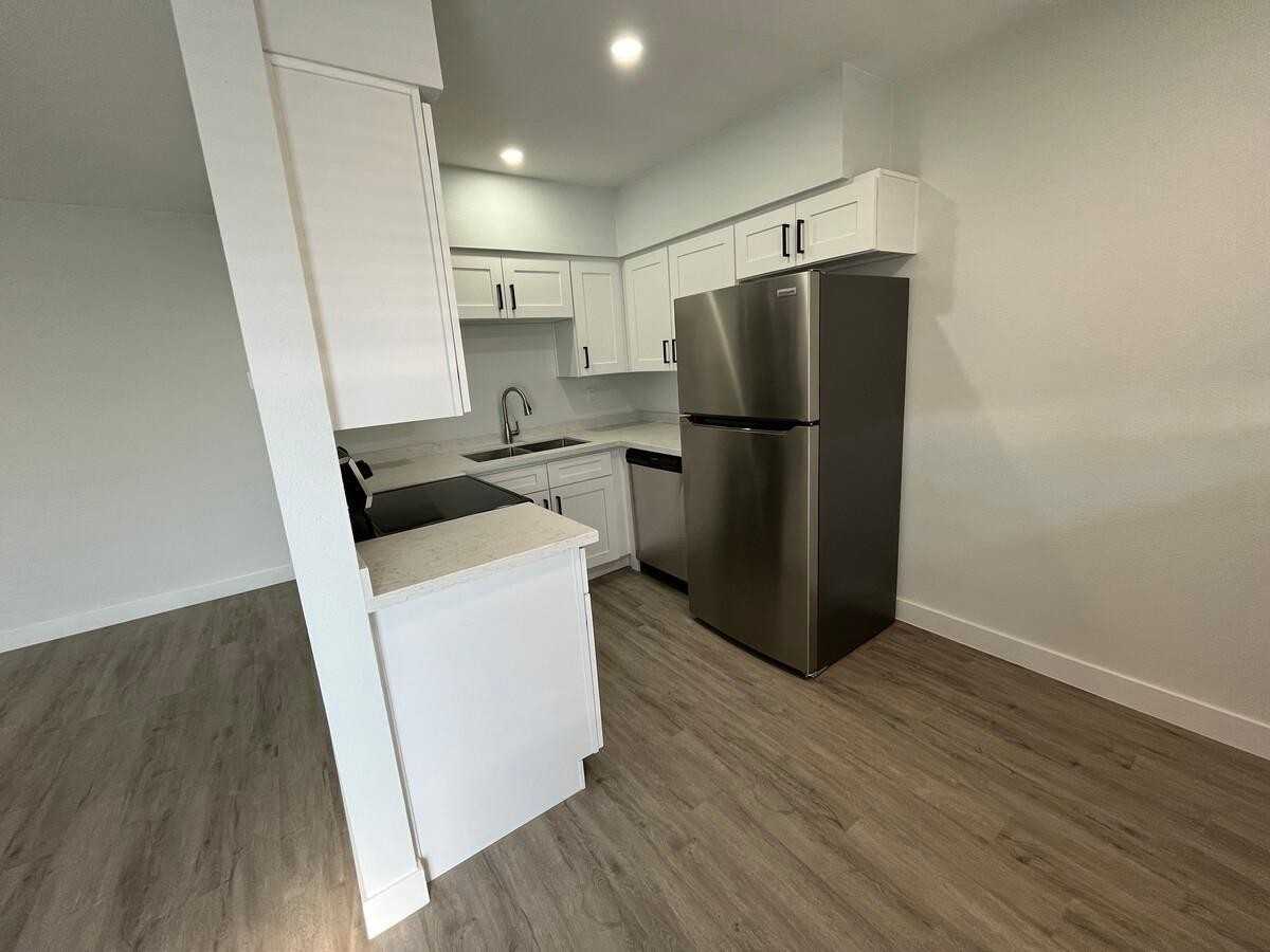 4119 N 11th Ave - Photo 2 of 12