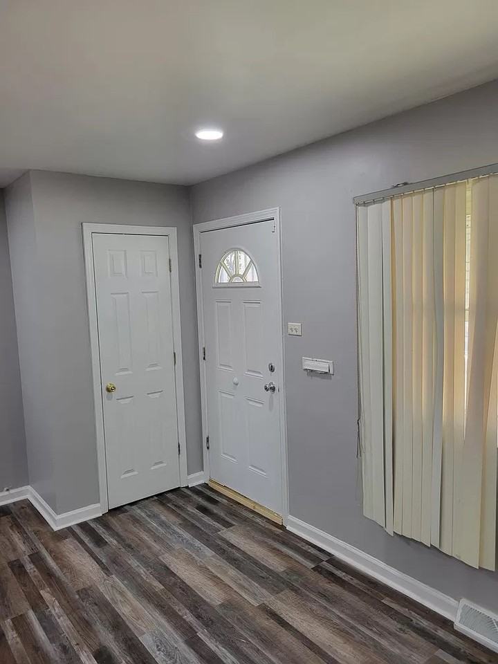 1447 West 114th Place - Photo 3 of 9