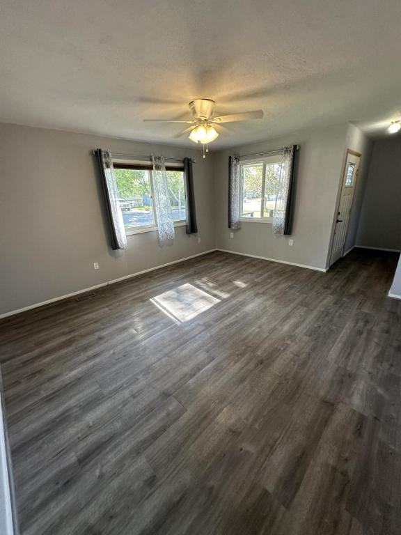 722 Locust Ave - Photo 3 of 11