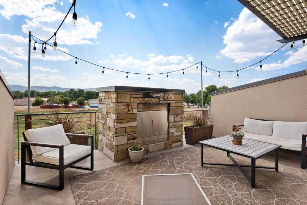 826 Jerome St - Photo 3 of 18