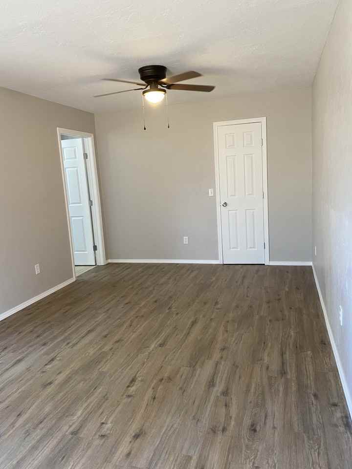 216 E Rock Circle Dr - Photo 2 of 19