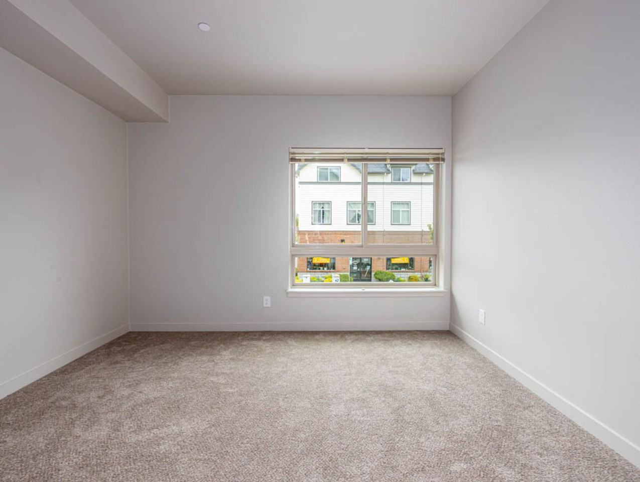 1650 NE Market Drive - Photo 4 of 50
