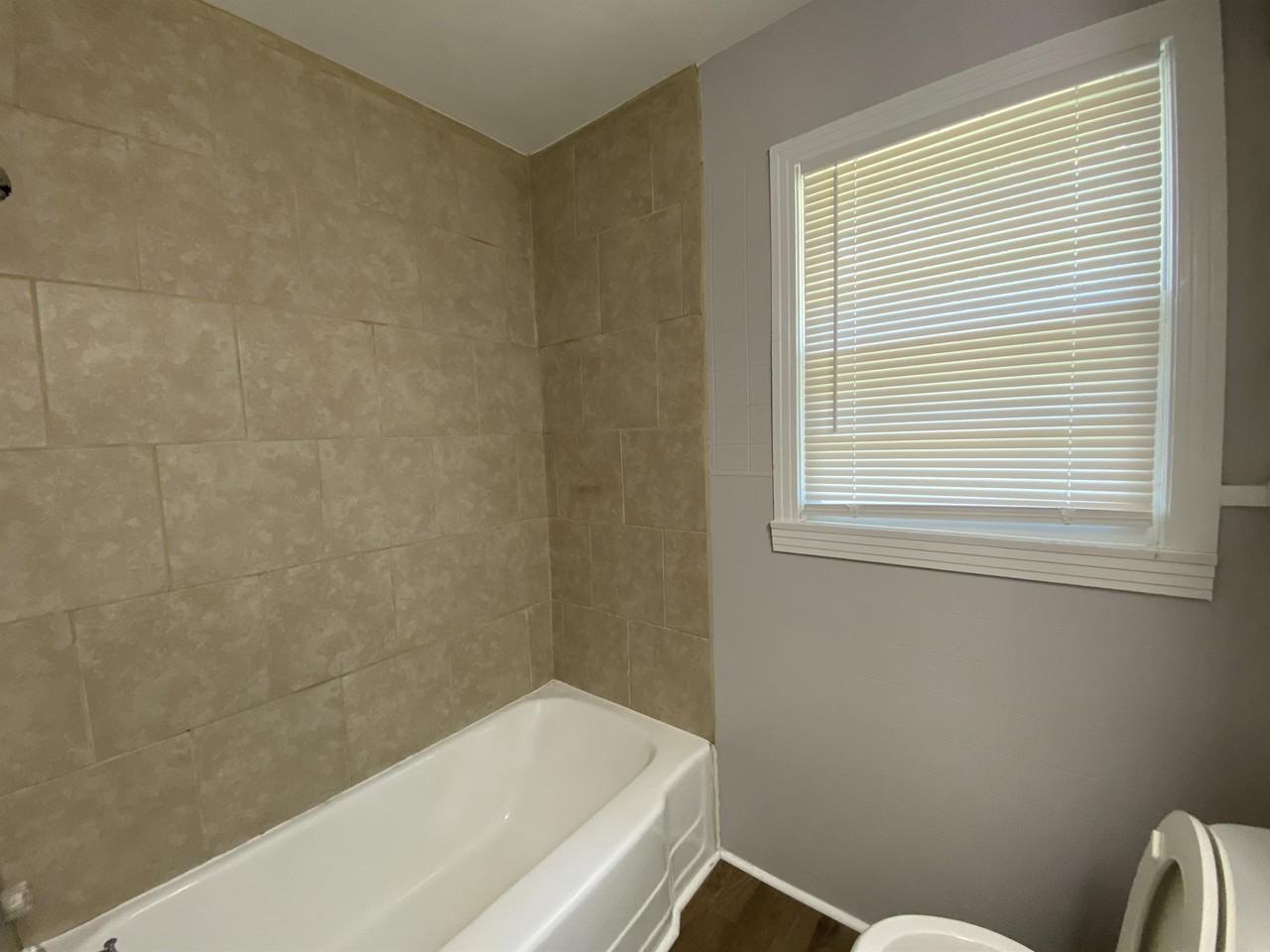 3824 James Ave - Photo 3 of 10